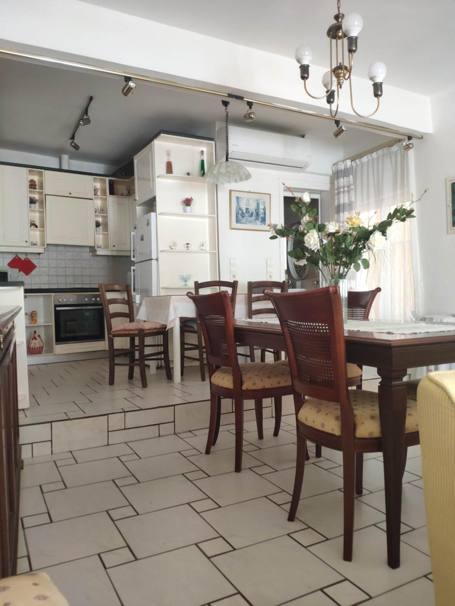 Sunny New Classic House Apartment *